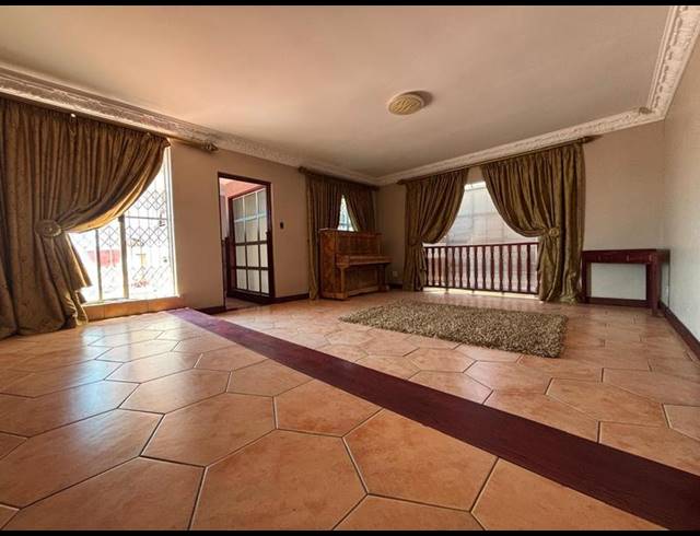 4 BEDROOM HOUSE FOR SALE IN RESERVOIR HILLS